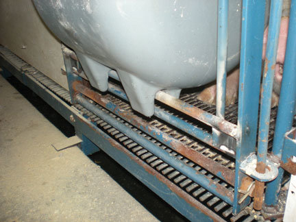 STF1415-Sow-Feeder-Bottom-Anchors